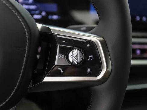 Used 2025 BMW i7 xDrive60 image 13