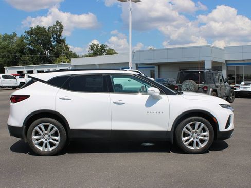 Used 2020 Chevrolet Blazer LT w/ Sound & Technology Package FWD image 11