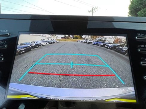 Used 2023 Toyota Camry SE image 19