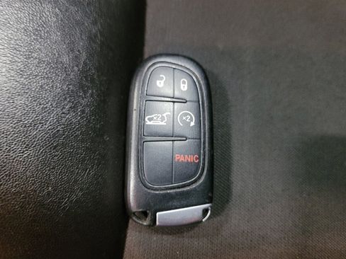 Used 2019 Jeep Cherokee Trailhawk w/ Comfort/Convenience Group AWD/4WD image 32