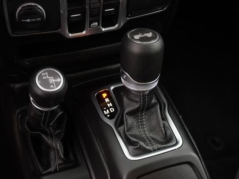 Used 2025 Jeep Wrangler Unlimited Sahara AWD/4WD image 24