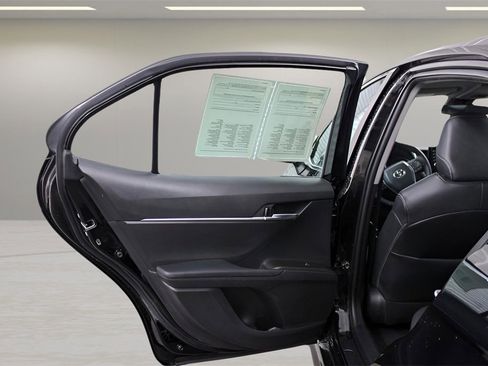 Used 2021 Toyota Camry SE image 31