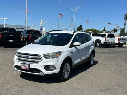 Certified 2018 Ford Escape SE FWD image 8