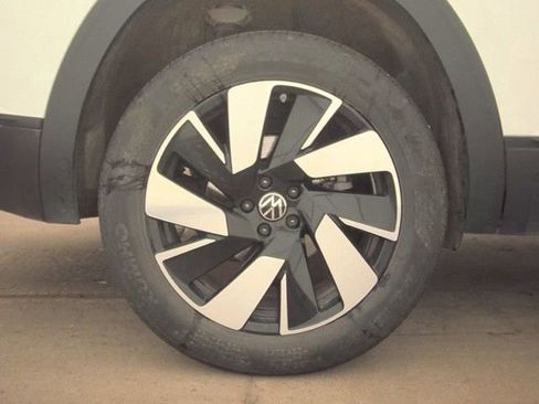 Used 2025 Volkswagen Atlas Cross Sport SE image 20