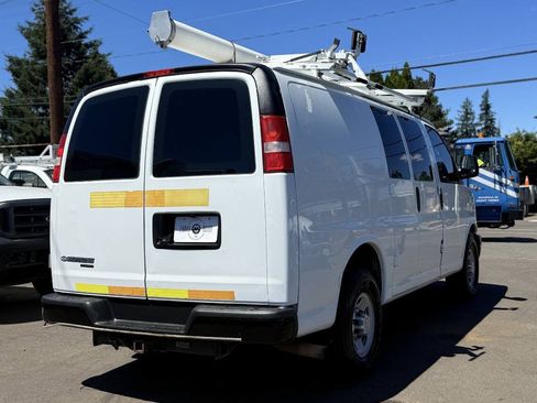 Used 2013 Chevrolet Express 2500 RWD image 8