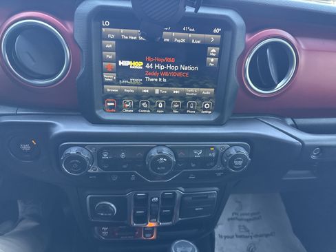 Used 2022 Jeep Wrangler Unlimited Rubicon w/ Cold Weather Group AWD/4WD image 24