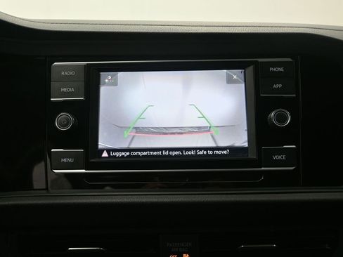 Used 2024 Volkswagen Jetta SE FWD image 18