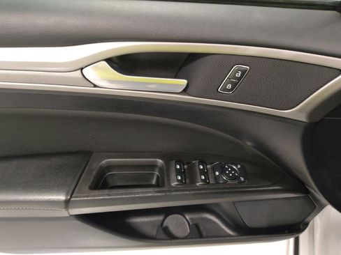 Used 2020 Ford Fusion SE FWD image 27