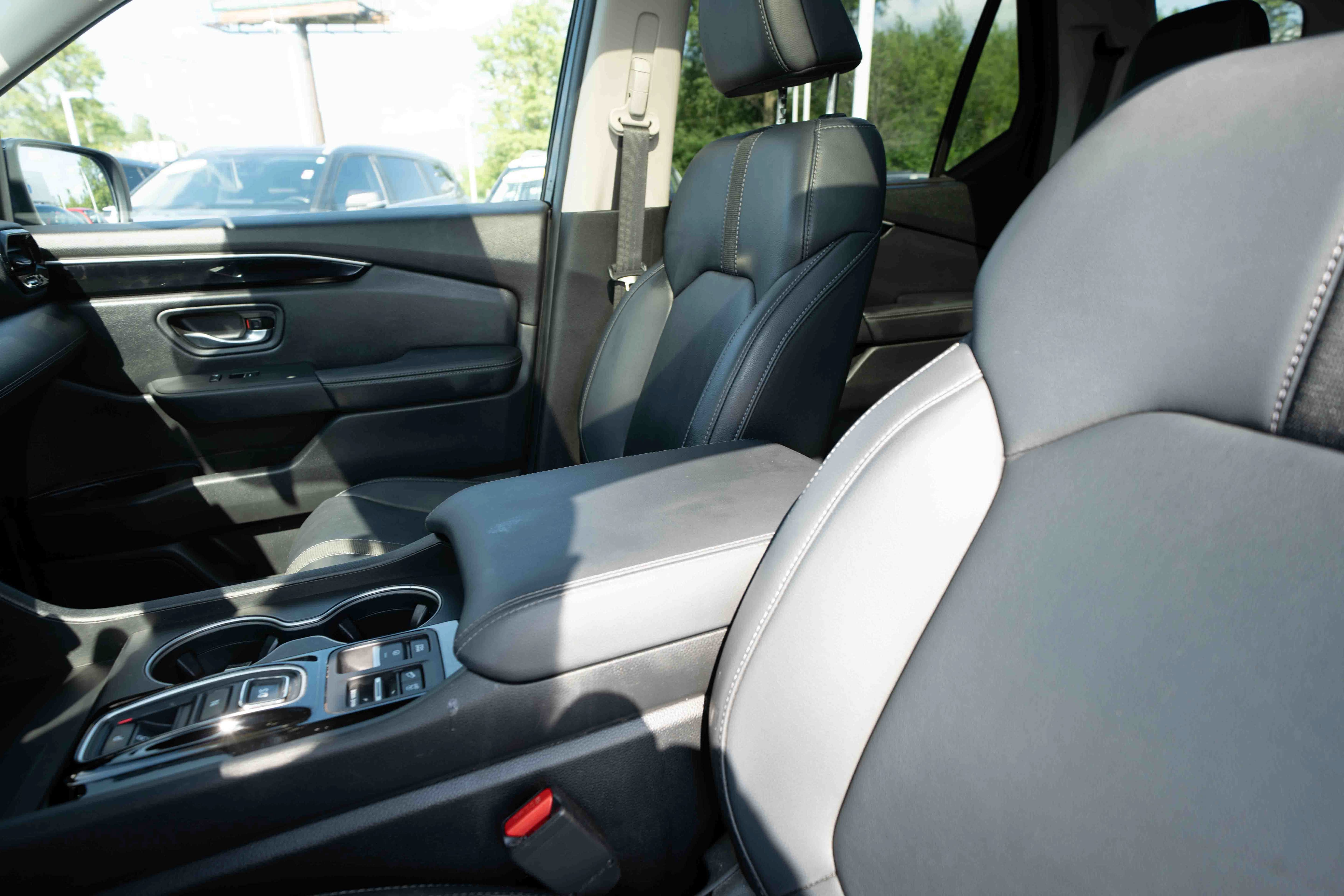 Used 2024 Honda Pilot Touring image 10