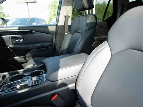 Used 2024 Honda Pilot Touring image 10