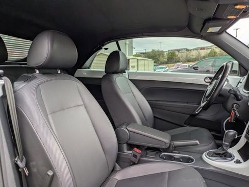 Used 2018 Volkswagen Beetle S image 27