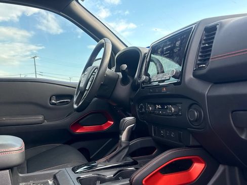Used 2024 Nissan Frontier PRO-4X w/ Technology Package AWD/4WD image 26