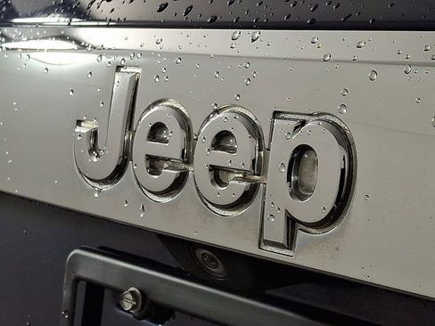 Used 2013 Jeep Grand Cherokee Laredo AWD/4WD image 30