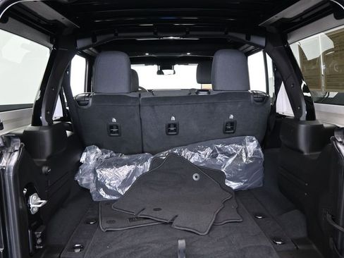 Used 2025 Jeep Wrangler Unlimited Sport AWD/4WD image 31