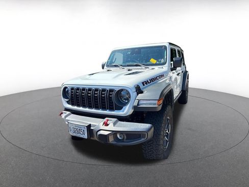 Used 2025 Jeep Wrangler Unlimited Rubicon AWD/4WD image 3