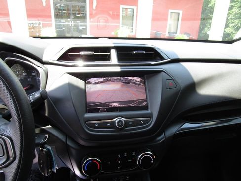 Used 2021 Chevrolet TrailBlazer LS FWD image 15