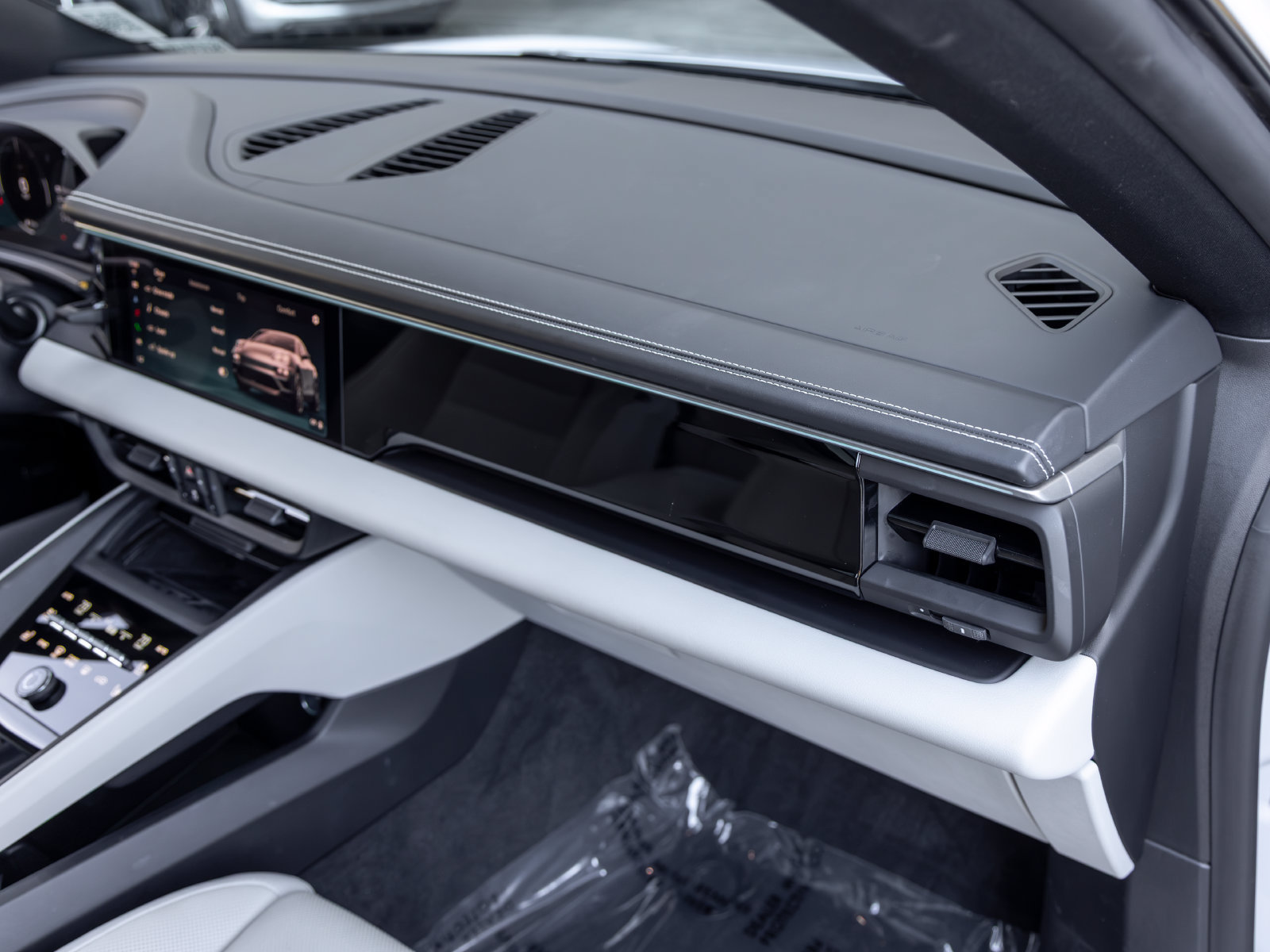 Certified 2025 Porsche Macan Electric RWD image 59