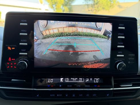 Used 2022 Toyota Sienna XLE FWD image 44