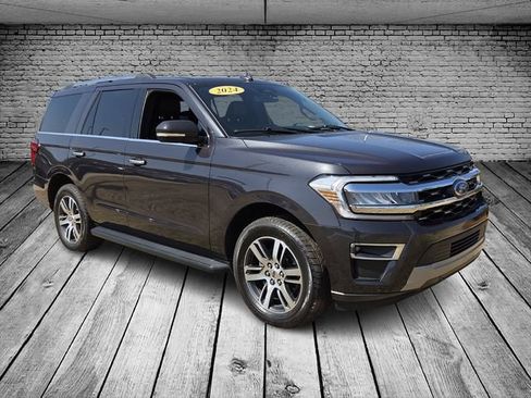 Used 2024 Ford Expedition Limited AWD/4WD image 2