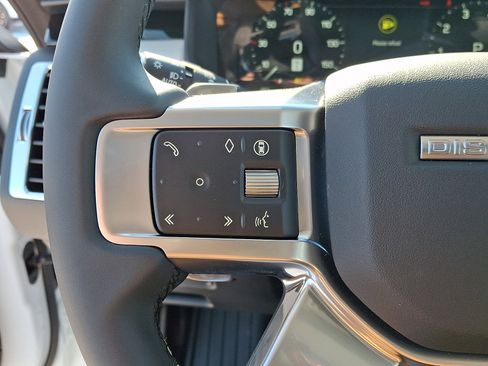 New 2026 Land Rover Discovery S image 20