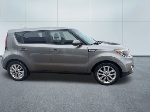 Used 2018 Kia Soul + image 3