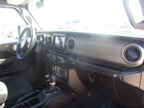 Used 2022 Jeep Wrangler Unlimited Sport image 38