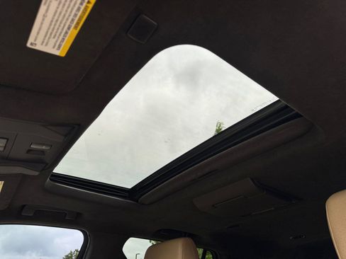 Used 2018 Cadillac Escalade Platinum AWD/4WD image 25