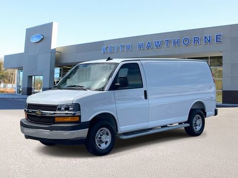 Used 2025 Chevrolet Express 2500 w/ Driver Convenience Package RWD image 3