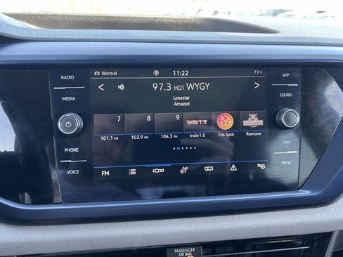 Used 2023 Volkswagen Taos SE w/ Panoramic Sunroof Package AWD/4WD image 12