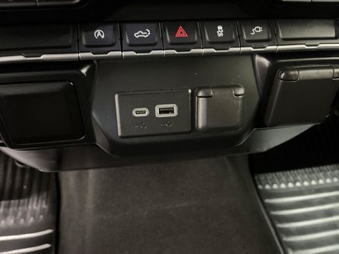 Used 2020 Chevrolet Silverado 1500 LT w/ Fleet Comfort Package AWD/4WD image 16
