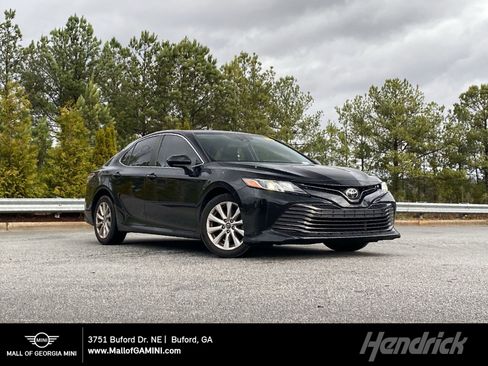 Used 2019 Toyota Camry LE image 1