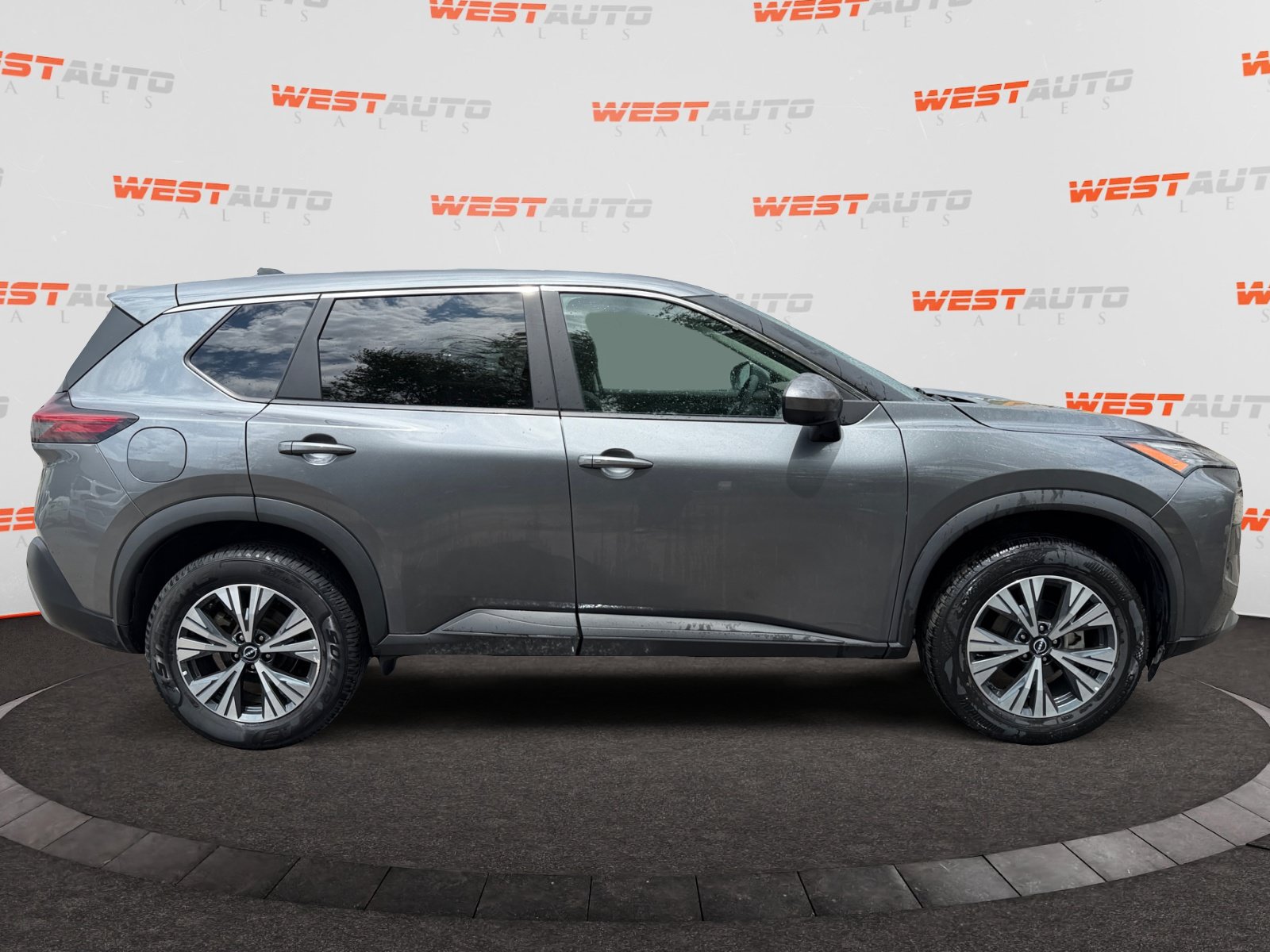 Used 2023 Nissan Rogue SV AWD/4WD image 6