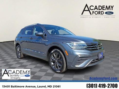 Used 2022 Volkswagen Tiguan SE AWD/4WD image 1