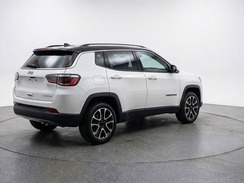 Used 2025 Jeep Compass Trailhawk AWD/4WD image 9