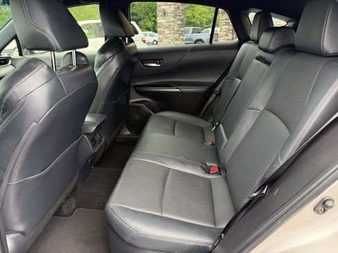 Used 2021 Toyota Venza XLE image 12