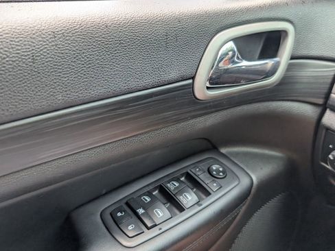 Used 2021 Jeep Grand Cherokee Laredo X image 27