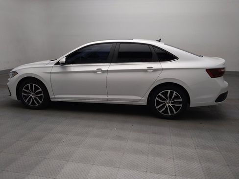 Used 2025 Volkswagen Jetta SE FWD image 3