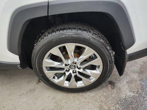 Used 2020 Toyota RAV4 XLE Premium AWD/4WD image 39