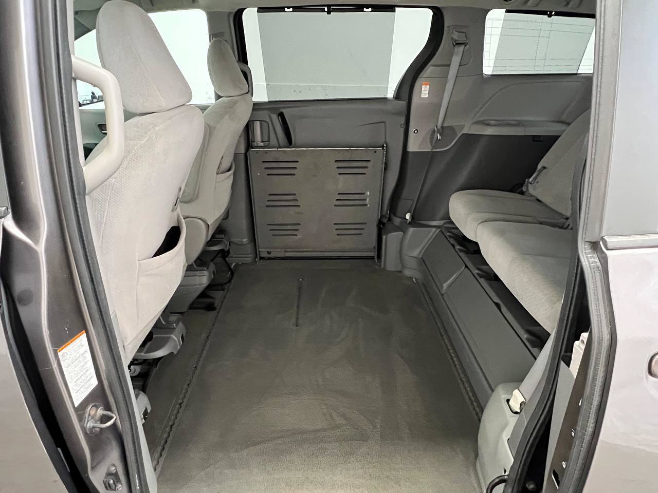 Used 2015 Toyota Sienna LE FWD image 11