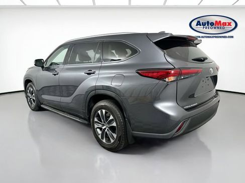 Used 2020 Toyota Highlander XLE AWD/4WD image 6
