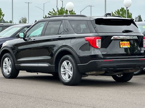 Used 2023 Ford Explorer XLT AWD/4WD image 6