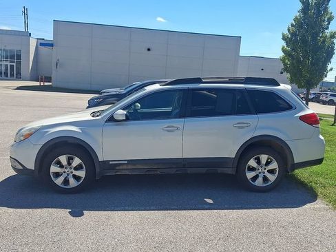 Used 2012 Subaru Outback 2.5i Limited w/ Moonroof Pkg AWD/4WD image 2