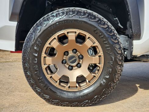 Used 2025 Toyota Tacoma Trailhunter image 14