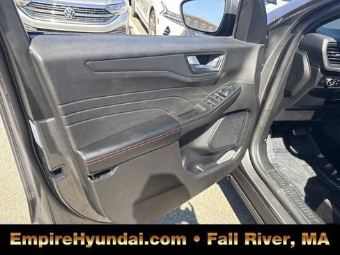 Used 2025 Ford Escape ST-Line Select AWD/4WD image 17