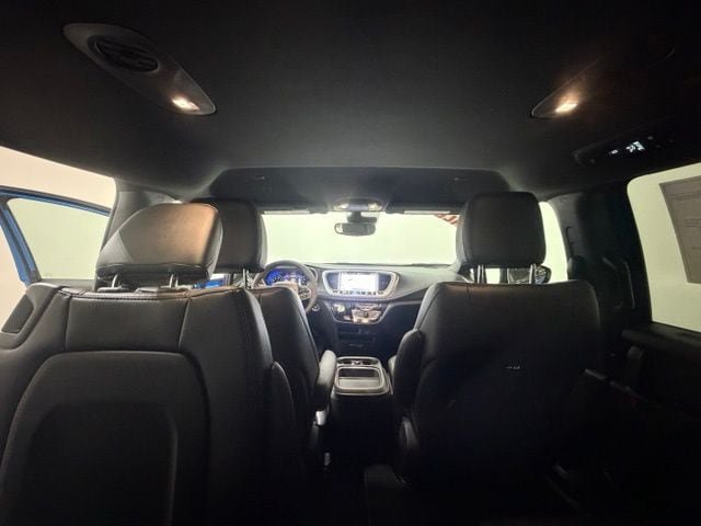 New 2027 Chrysler Pacifica Select FWD image 26