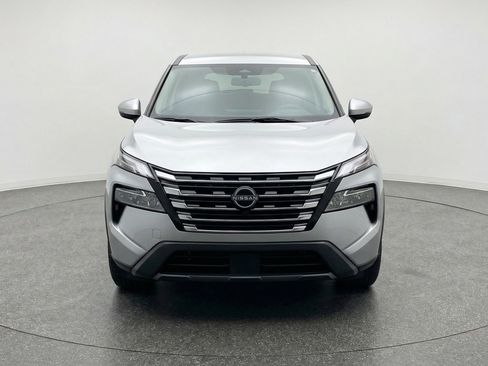 Used 2025 Nissan Rogue SV image 2