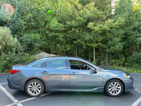 Used 2021 Toyota Avalon XLE w/ Moonroof Package AWD/4WD image 7
