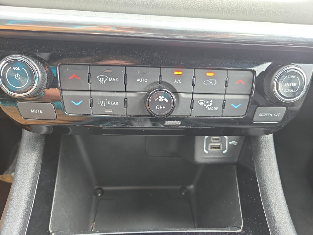 Used 2024 Jeep Compass Limited AWD/4WD image 24