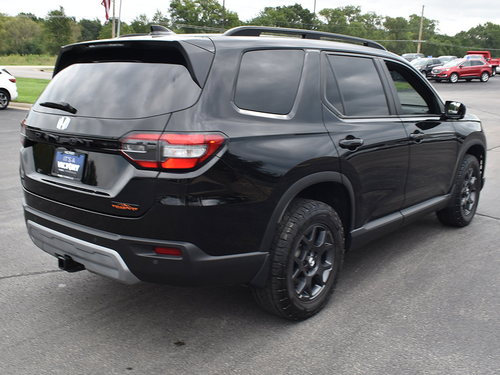 Used 2025 Honda Pilot TrailSport image 16