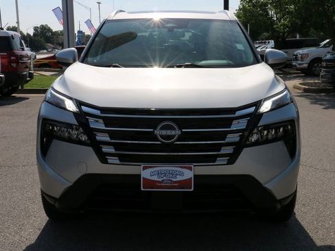Used 2024 Nissan Rogue SV w/ SV Premium Package AWD/4WD image 3